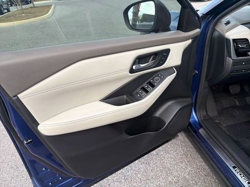 Used 2023 Nissan Rogue SL w/ SL Premium Package image 14