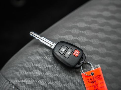 Certified 2022 Toyota Tacoma SR AWD/4WD image 44