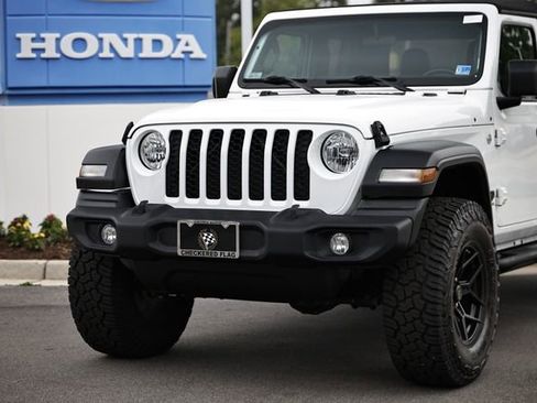 Used 2020 Jeep Gladiator Sport w/ Quick Order Package 24S AWD/4WD image 2
