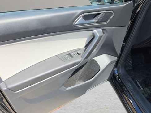 Used 2021 Volkswagen Tiguan SE w/ Panoramic Sunroof Package AWD/4WD image 37