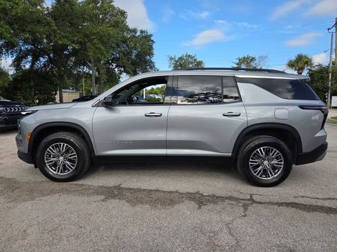 Used 2025 Chevrolet Traverse LT AWD/4WD image 4