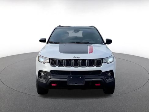 Used 2025 Jeep Compass Trailhawk image 4