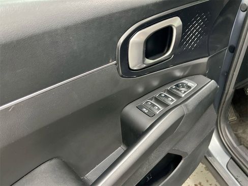 Used 2023 Kia Sorento LX image 20