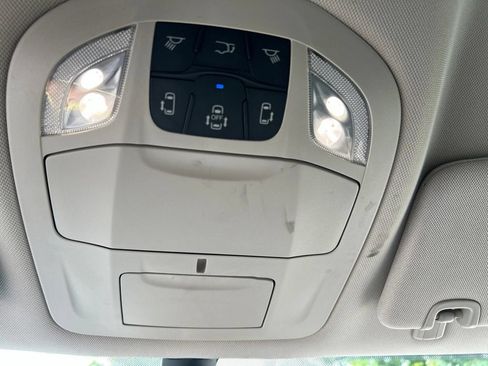Used 2024 Chrysler Pacifica Limited FWD image 20