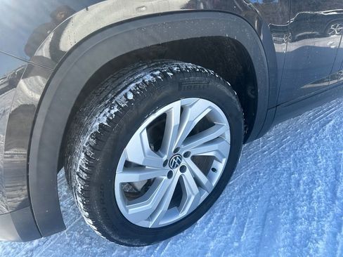 Certified 2022 Volkswagen Atlas SE image 2