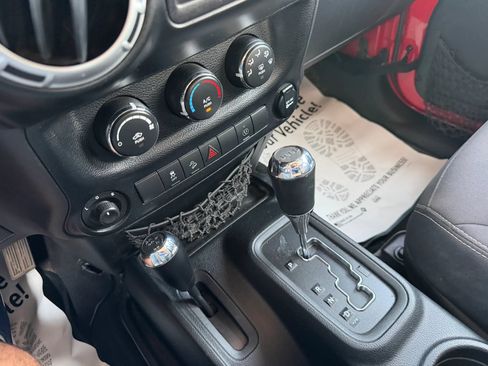 Used 2014 Jeep Wrangler Unlimited Sahara w/ Connectivity Group AWD/4WD image 22