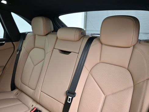 Certified 2023 Porsche Macan Turbo image 6