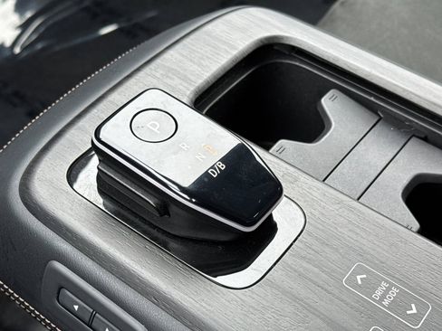 Used 2024 Nissan Ariya FWD image 25