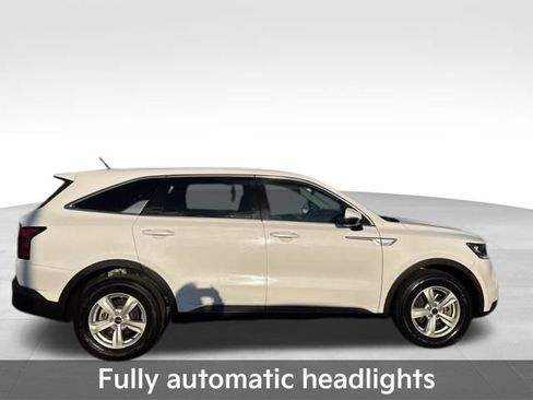 Used 2023 Kia Sorento LX image 11