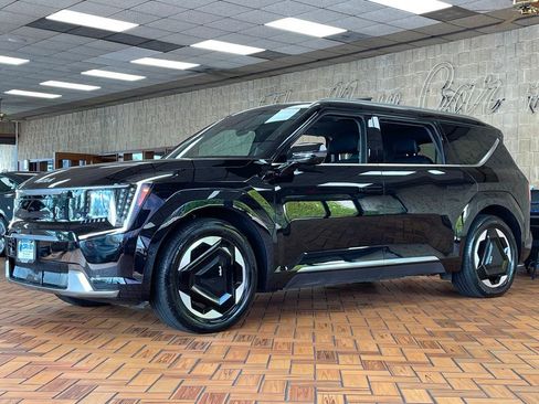 Used 2024 Kia EV9 Land image 5