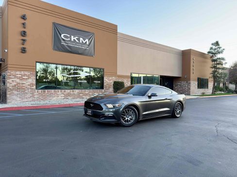 Used 2017 Ford Mustang V6 image 2