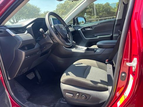 Used 2024 Toyota RAV4 XLE w/ Convenience Package FWD image 8