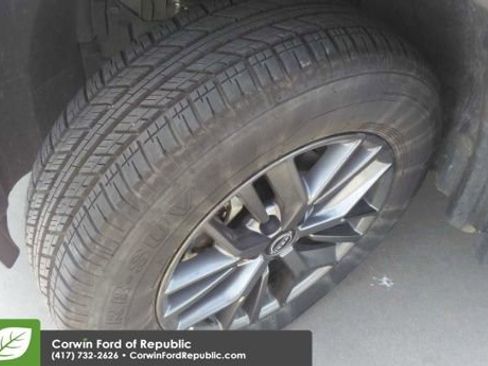 Used 2024 Nissan Rogue S image 13