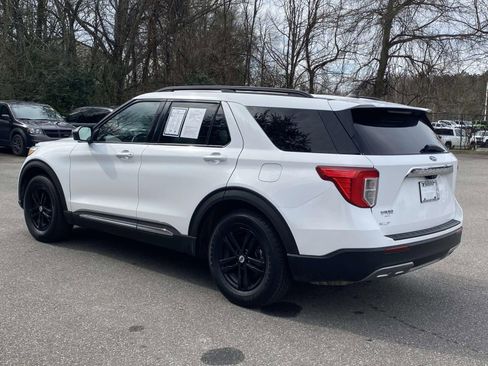 Used 2023 Ford Explorer XLT w/ Equipment Group 202A image 5