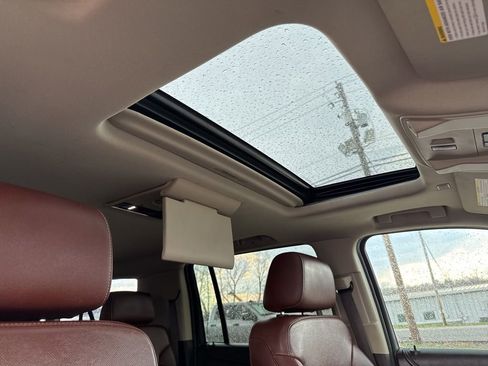 Used 2018 Chevrolet Suburban Premier image 13