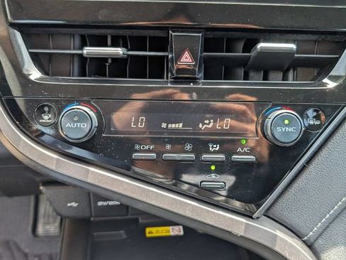 Used 2022 Toyota Camry XSE FWD image 21