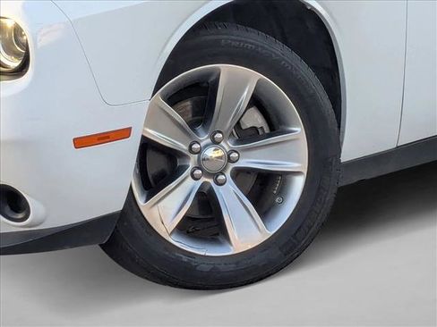 Used 2022 Dodge Challenger SXT image 23