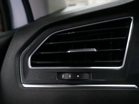 Certified 2023 Volkswagen Tiguan SE image 27