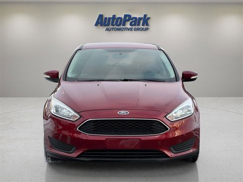 Used 2017 Ford Focus SE image 2