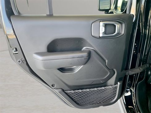 Used 2024 Jeep Wrangler Unlimited Rubicon image 17