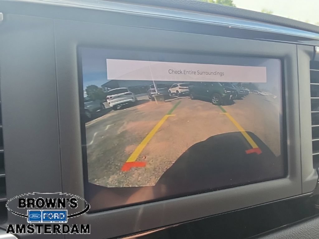 Used 2022 Chrysler Voyager LX FWD image 19