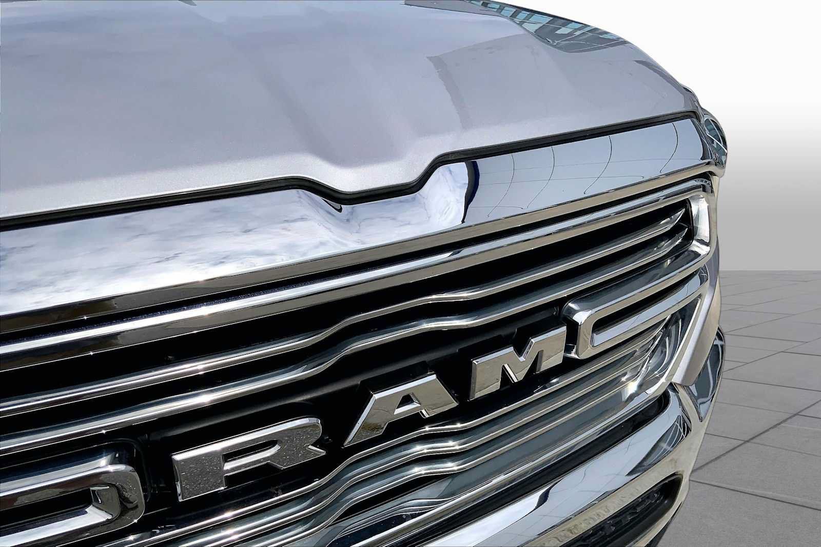 Used 2019 RAM 1500 Laramie AWD/4WD image 30