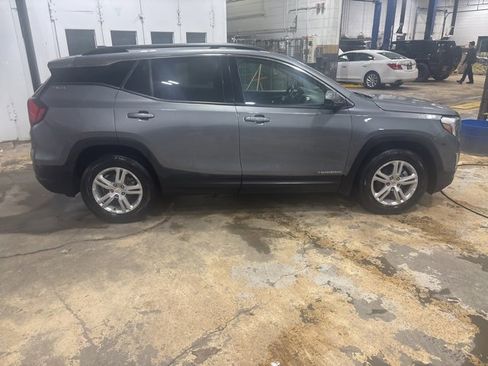 Used 2019 GMC Terrain SLE w/ Driver Convenience Package image 2