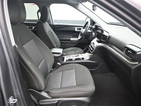Used 2022 Ford Explorer XLT image 10