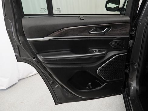 Certified 2022 Jeep Grand Cherokee Limited w/ Luxury Tech Group II image 42