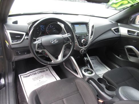 Used 2017 Hyundai Veloster Value Edition image 20