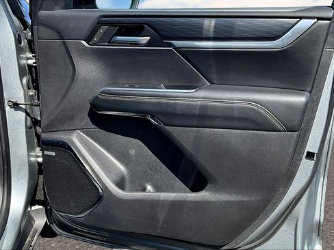 Used 2025 GMC Acadia Elevation image 20