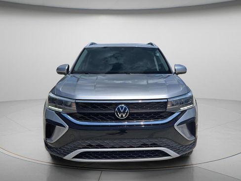 Certified 2023 Volkswagen Taos SE w/ Black Wheel Package FWD image 5