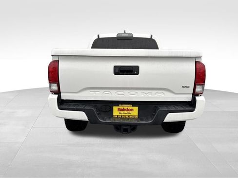 Used 2017 Toyota Tacoma TRD Sport image 8