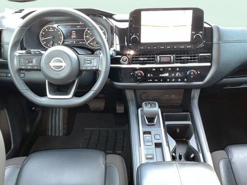 Used 2024 Nissan Pathfinder SL image 12