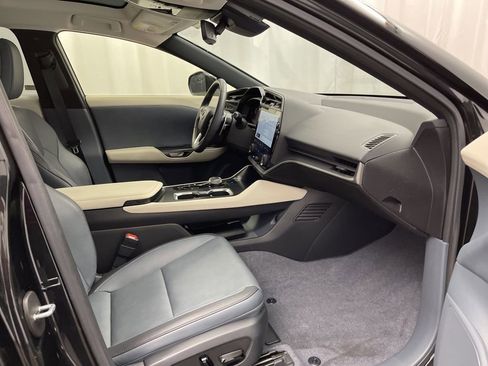 Used 2024 Lexus RZ 300e Premium image 28