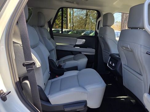 New 2026 Ford Expedition Active image 19