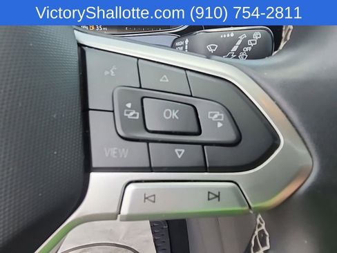 Used 2022 Volkswagen Taos SE FWD image 13