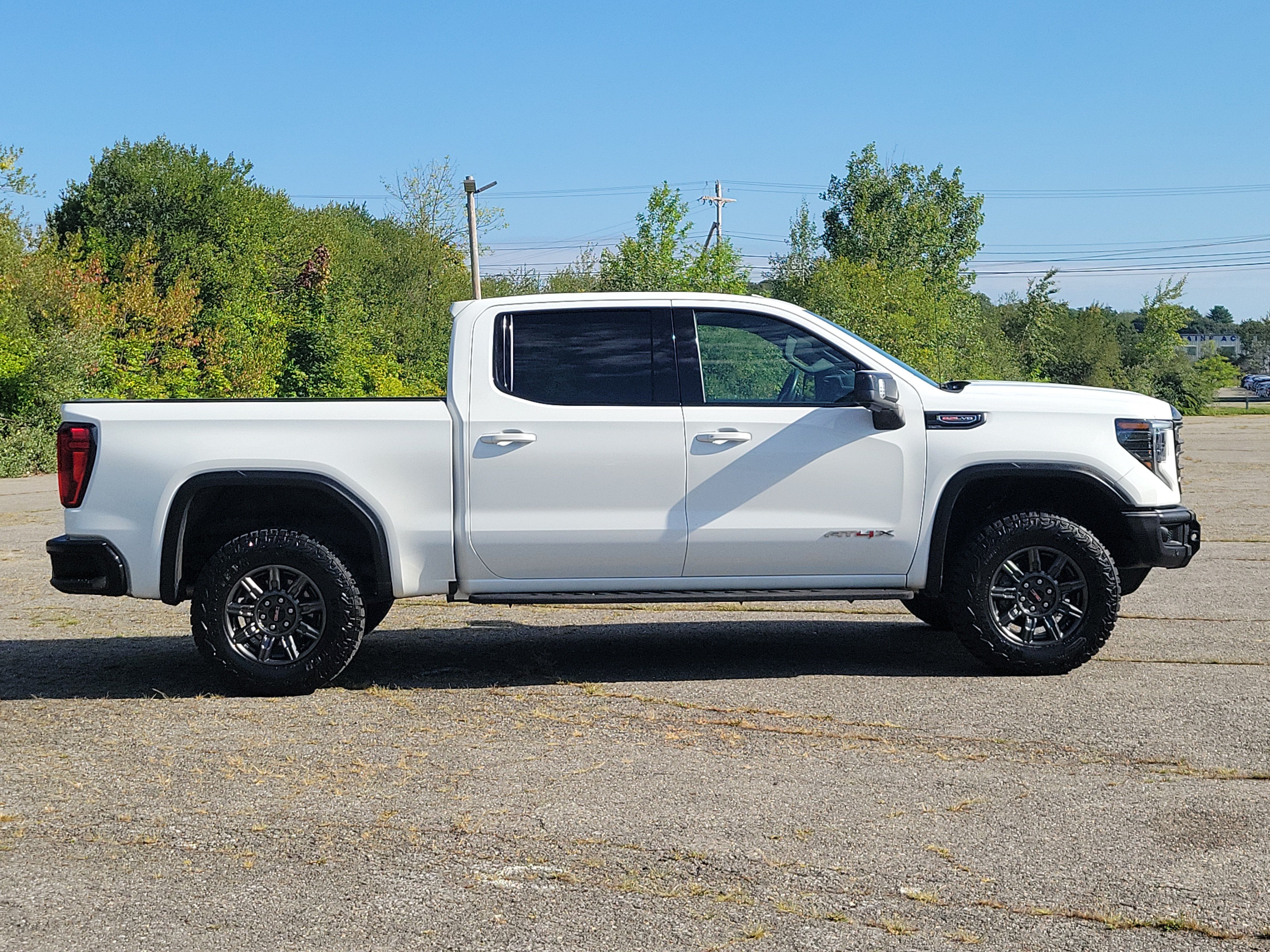 Used 2024 GMC Sierra 1500 AT4X AWD/4WD image 4
