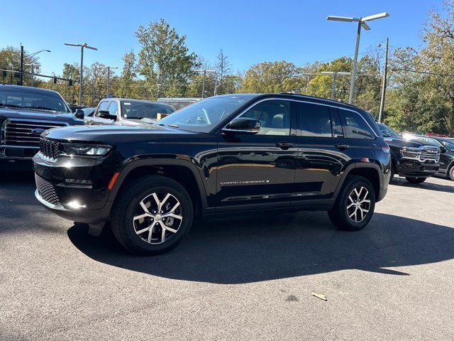 Used 2024 Jeep Grand Cherokee Limited AWD/4WD image 22