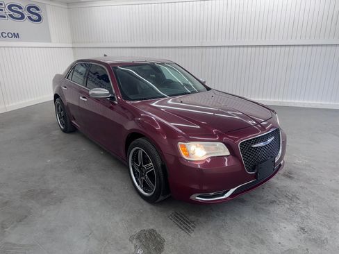 Used 2019 Chrysler 300 Limited image 3
