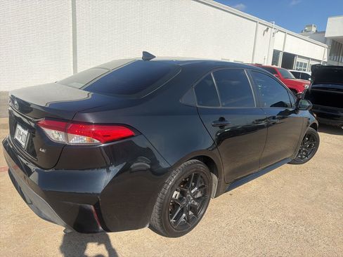 Used 2022 Toyota Corolla LE image 3