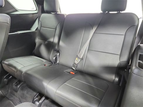 Used 2023 Chevrolet Traverse Premier image 38