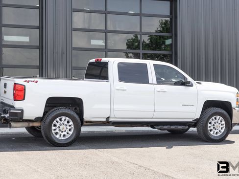 Used 2019 Chevrolet Silverado 2500 LT AWD/4WD image 10
