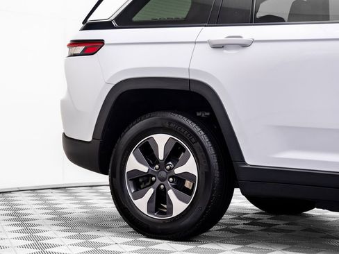 Used 2023 Jeep Grand Cherokee 4WD 4xe image 32