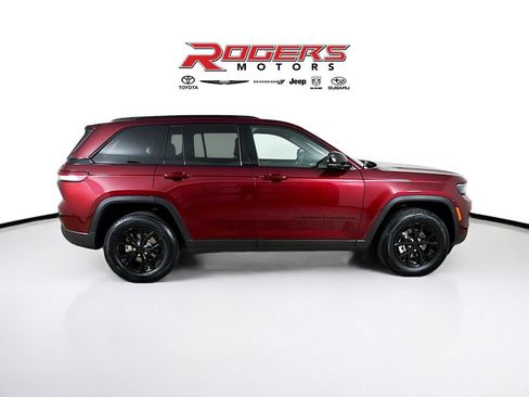 Certified 2025 Jeep Grand Cherokee Altitude AWD/4WD image 9