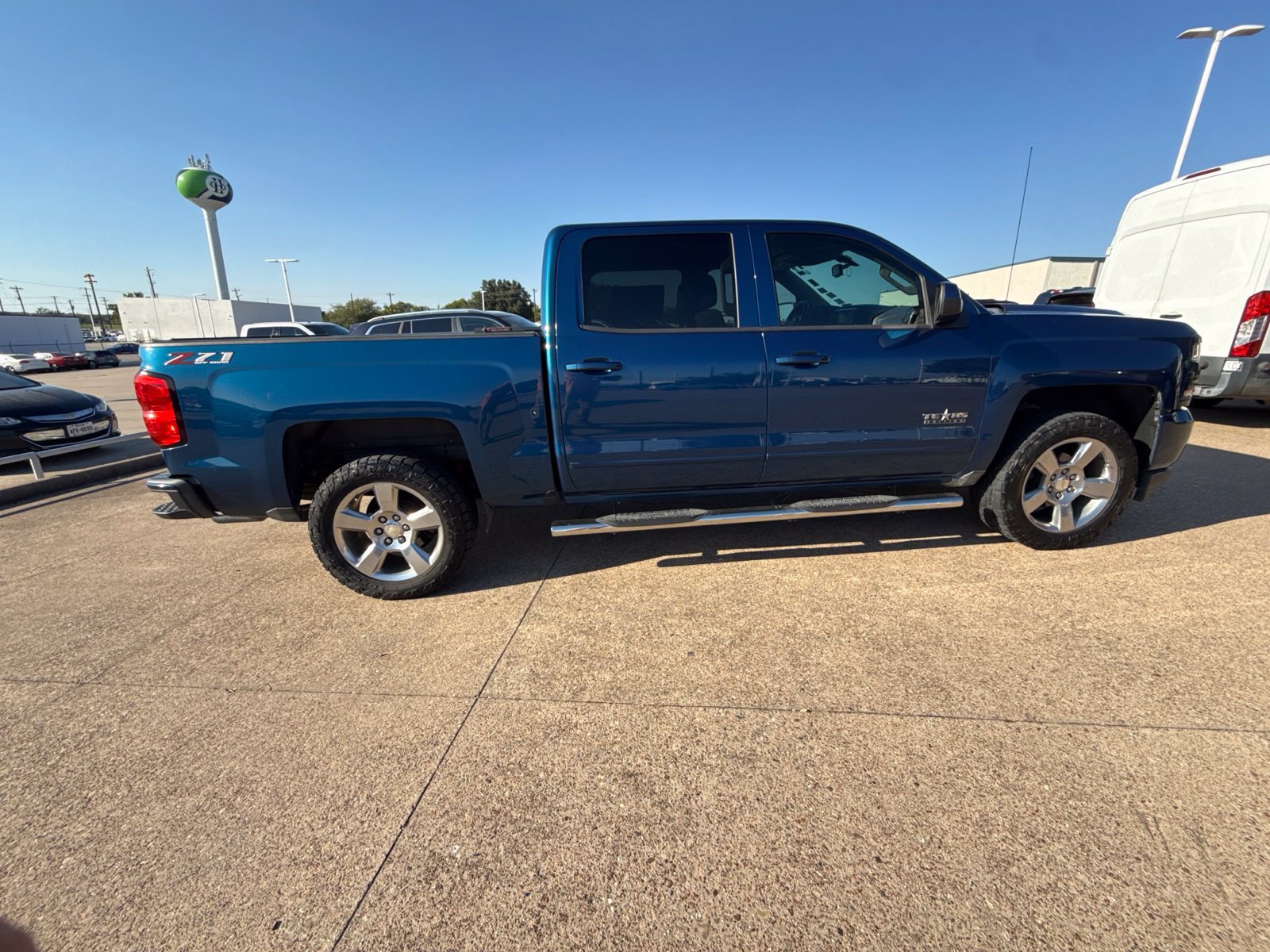 Used 2018 Chevrolet Silverado 1500 LT w/ Texas Edition AWD/4WD image 8