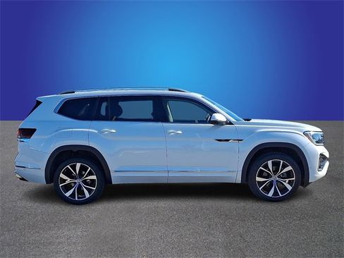 Used 2024 Volkswagen Atlas SEL Premium R-Line image 3