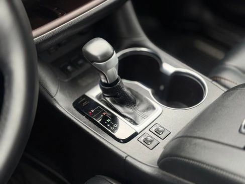 Used 2018 Toyota Highlander XLE AWD/4WD image 18