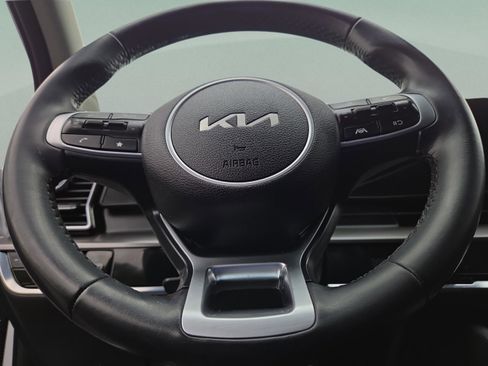 Used 2023 Kia Sportage EX image 11