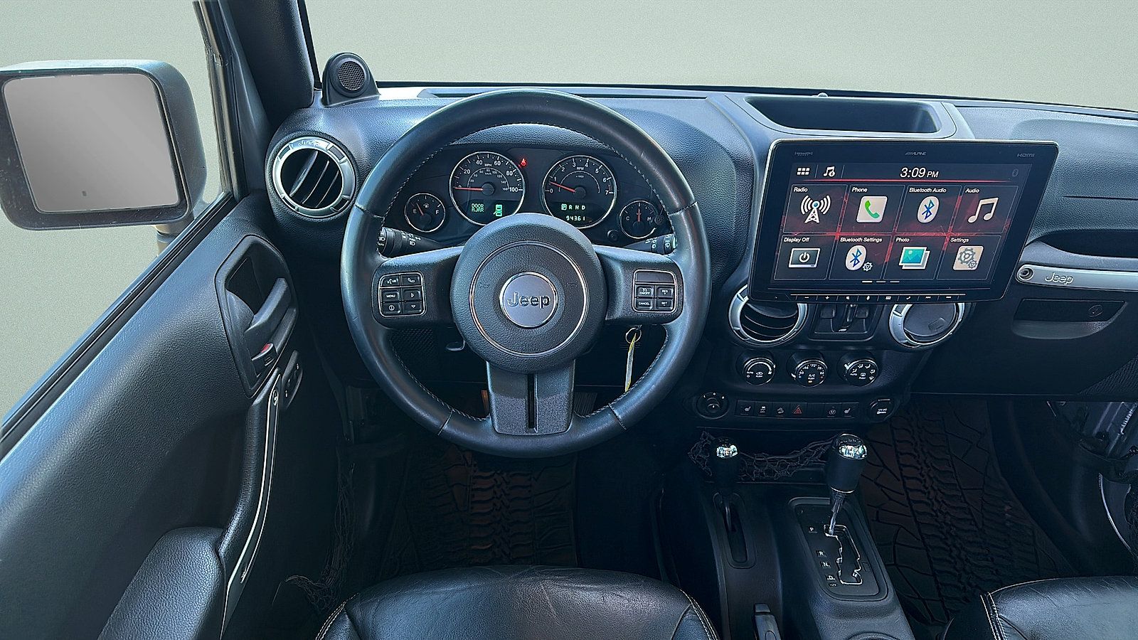 Used 2013 Jeep Wrangler Unlimited Sahara w/ Connectivity Group AWD/4WD image 10
